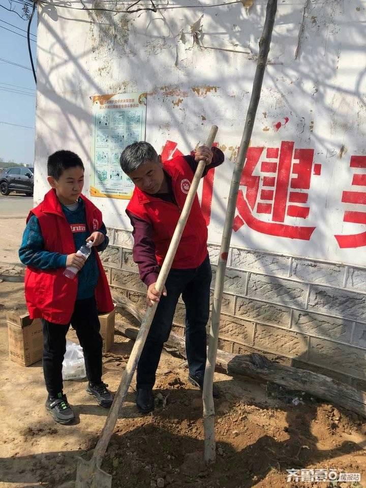 女硕士寻亲感人重逢之旅，志愿者细述细节