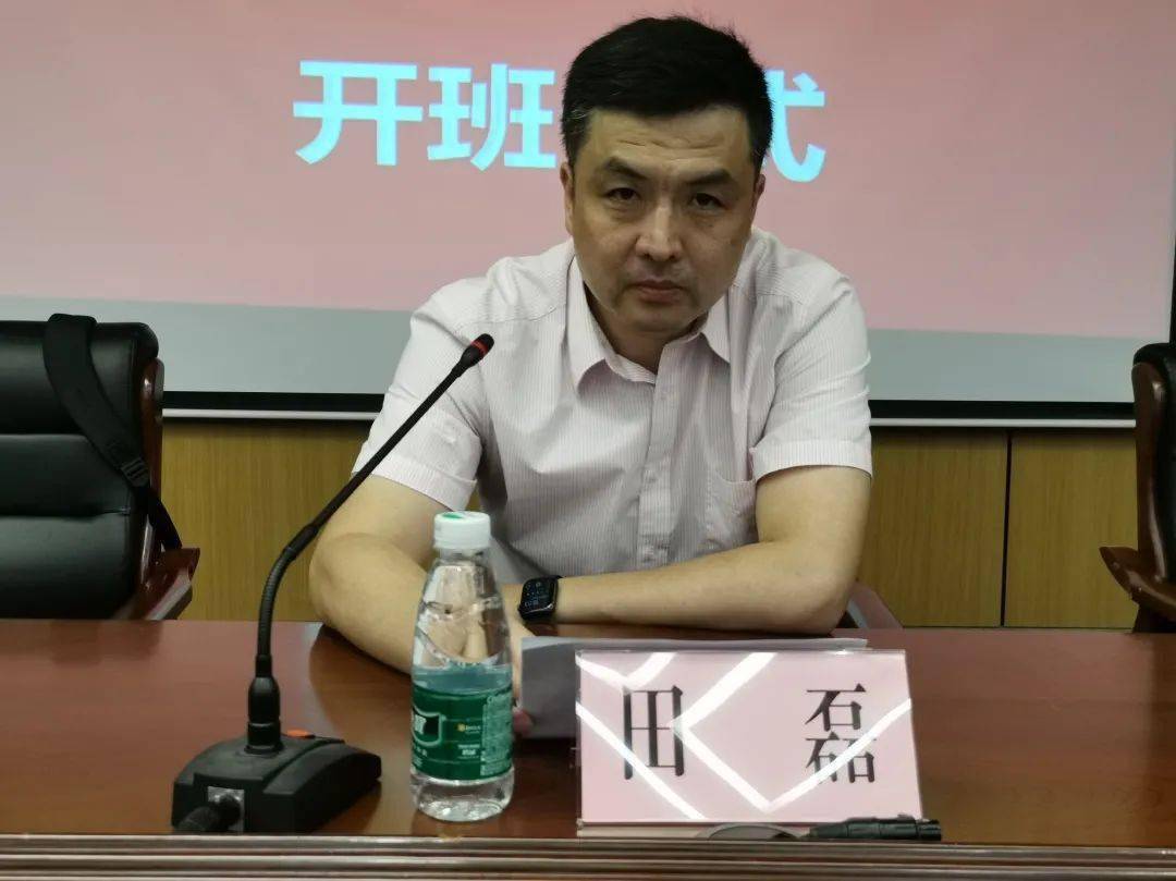 体育老师暴踢学生头部引发公众关注，事件反思与教育责任重塑之道