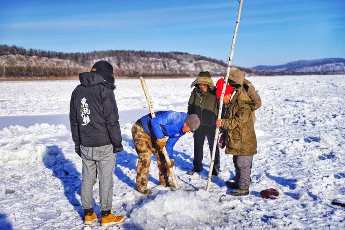 黑龙江雪乡泼水成冰背后的科学原理与烫伤风险解析