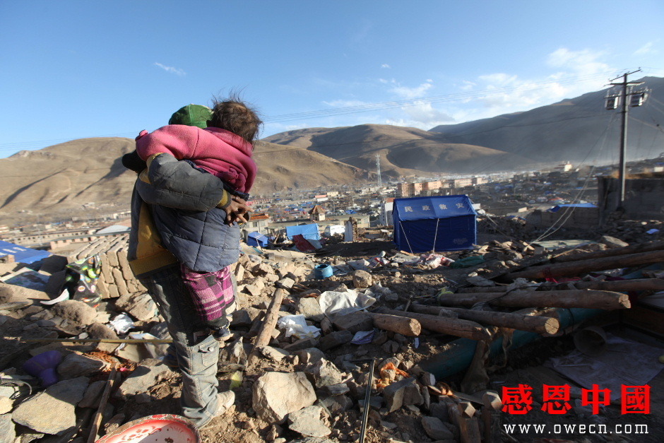 西藏地震废墟下的小男孩图片引发关注，AI技术的危害与监管必要性探讨