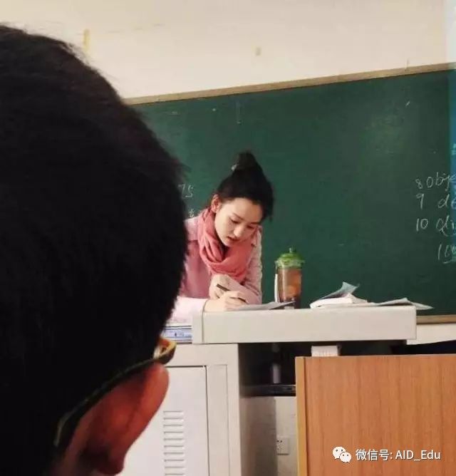 男老师女同事屋内装摄像头背后的真相与反思