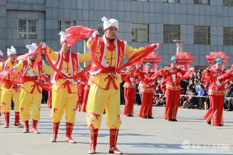 陕北秧歌指挥女神，飒爽英姿引爆网络热议