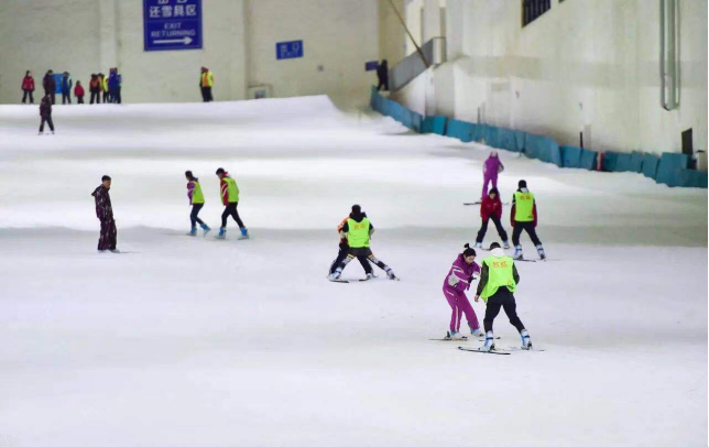 从冬奥到亚冬，冰雪热情持续燃烧