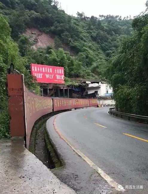 航拍视角揭示四川筠连山体滑坡现场